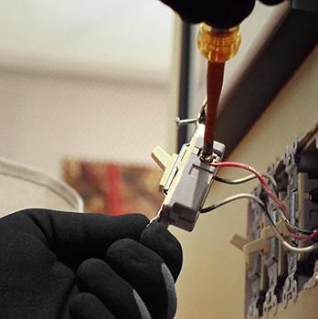 TROUBLESHOOT/REPLACE BREAKERS & DEVICES